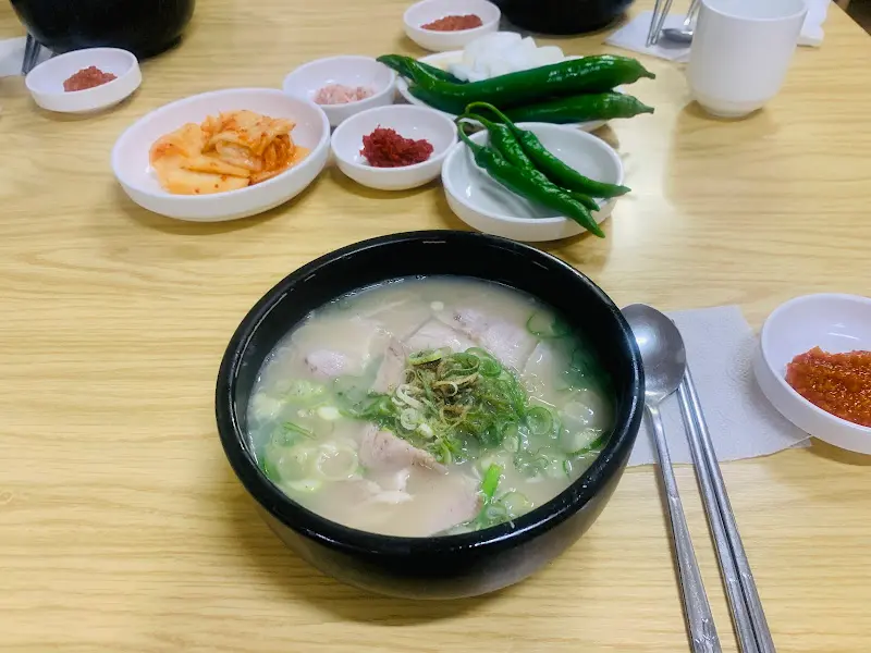 영창돼지국밥 돼지국밥