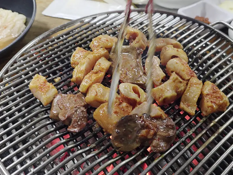 노릇하게 구워진 대창