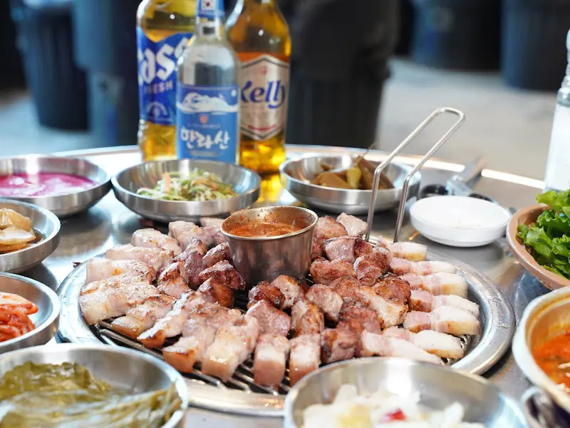 잘 구워진 흑돼지