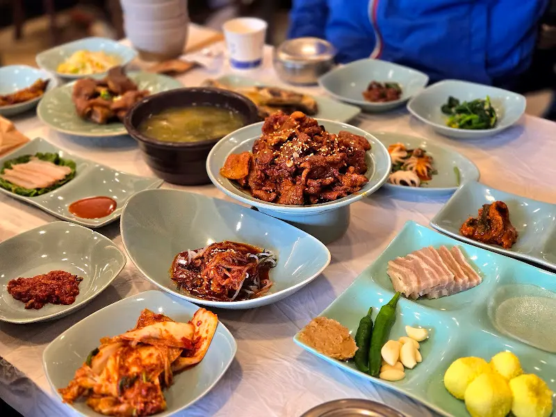 한상 가득 차려진 남도 밥상