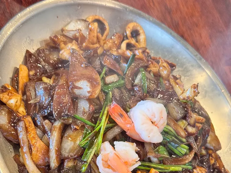 해물이 듬뿍 들어간 쟁반짜장