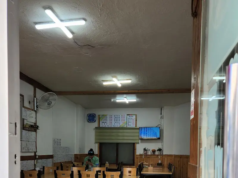 정갈한 식당 내부 모습