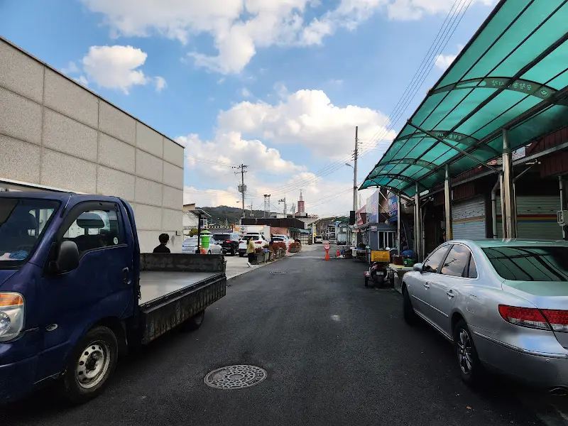 식당 앞 골목길