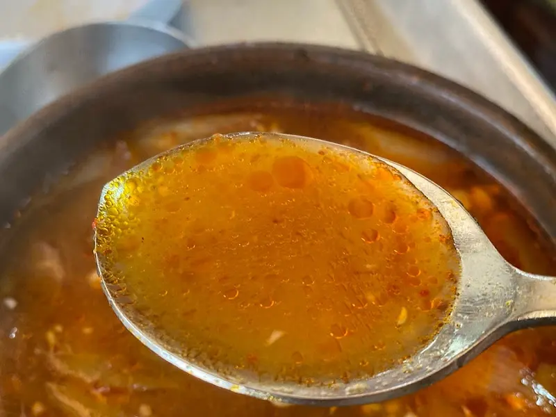 숟가락에 담긴 육개장