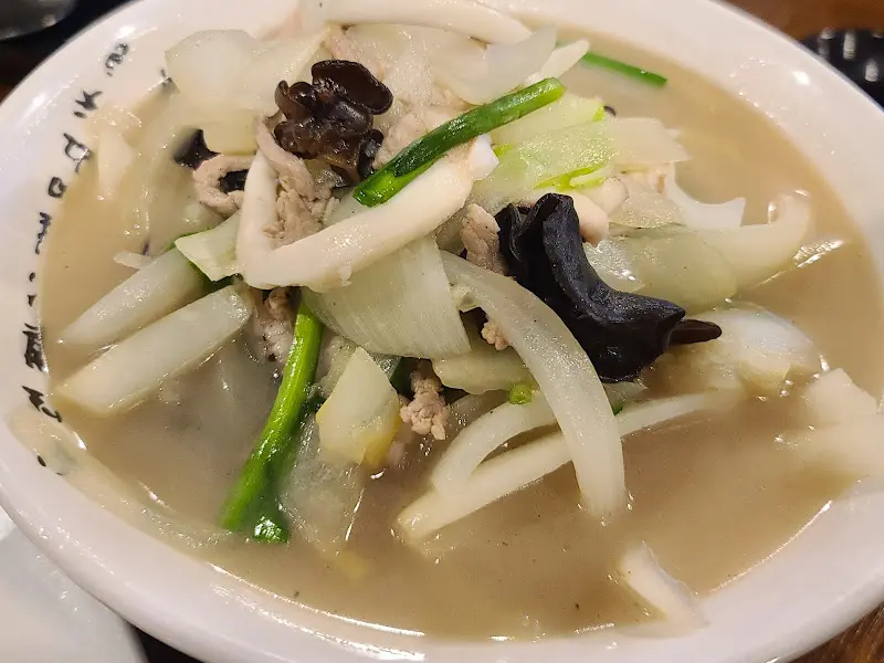 해산물이 푸짐하게 들어간 백짬뽕