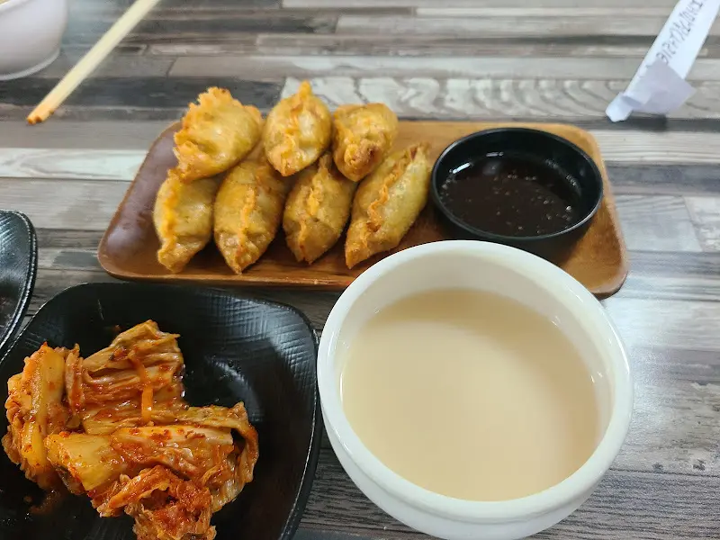 군만두와 콩국수