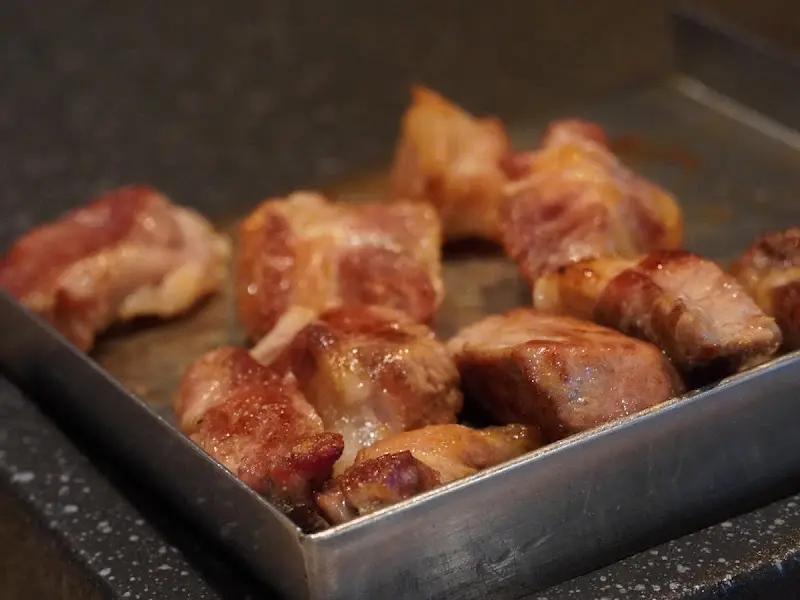 잘 구워진 돼지고기