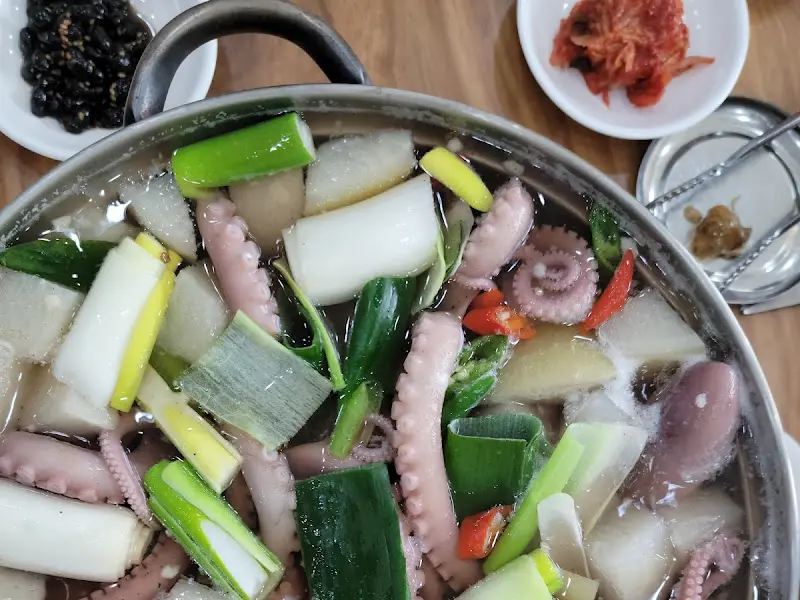 싱싱한 낙지가 들어간 연포탕