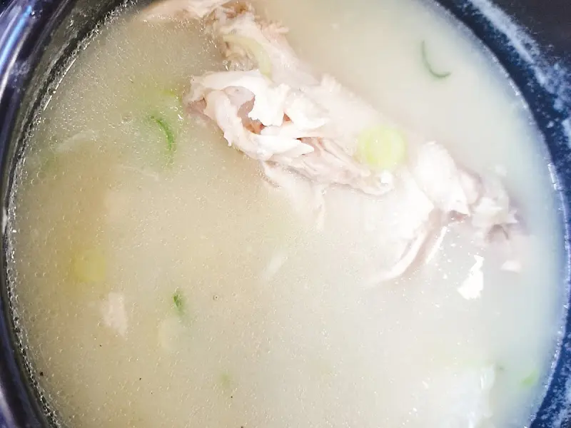 청송약수삼계탕 국물