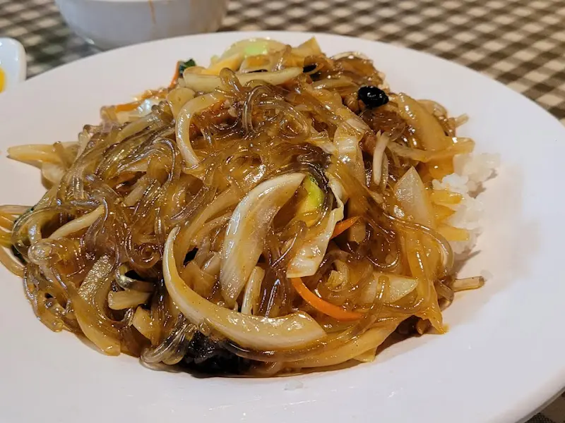 푸짐한 볶음짬뽕