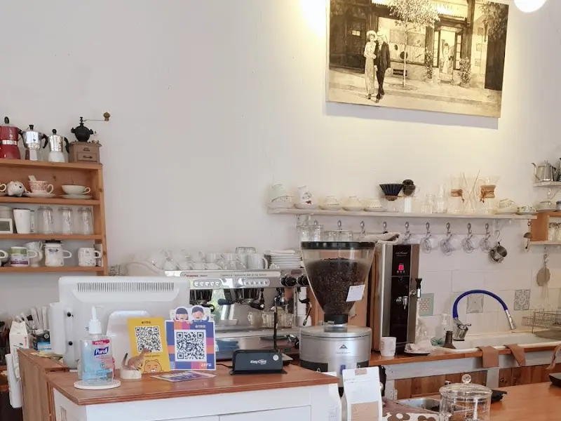 카페 내부 인테리어