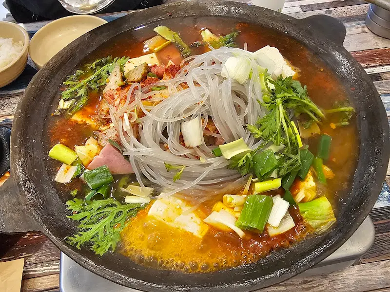 푸짐한 부대찌개