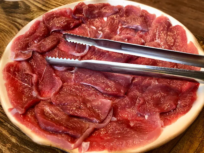 신선한 오리 샤브샤브용 고기