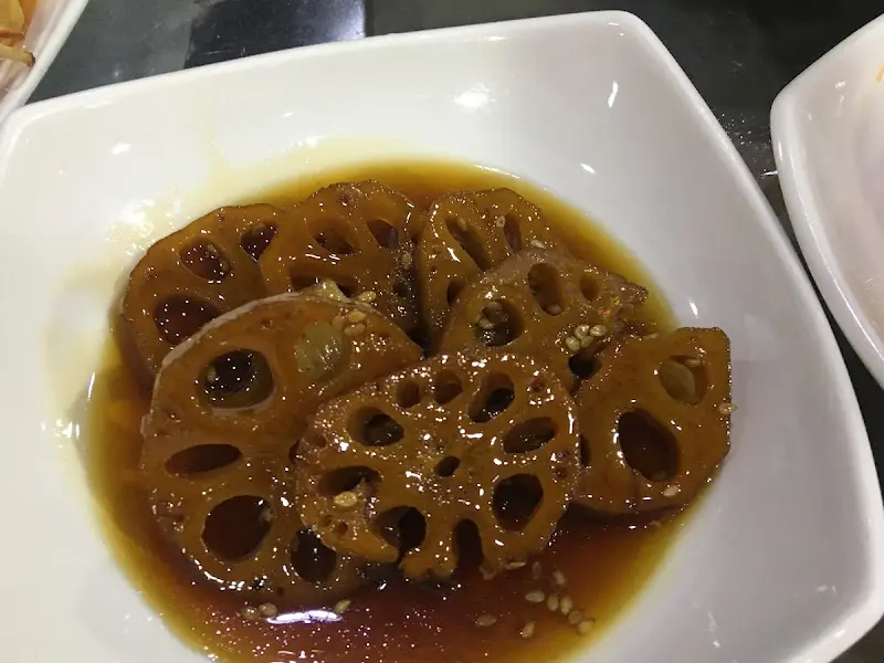 윤기가 흐르는 연근조림