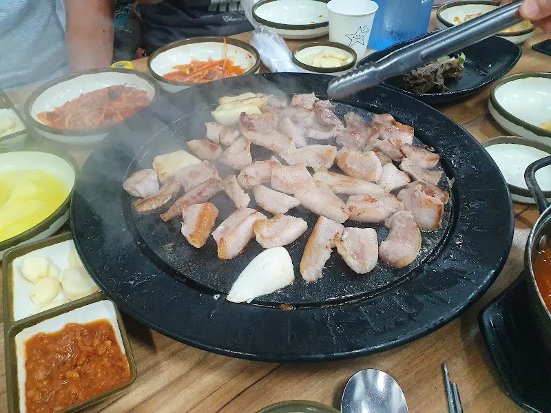 구워지고 있는 삼겹살