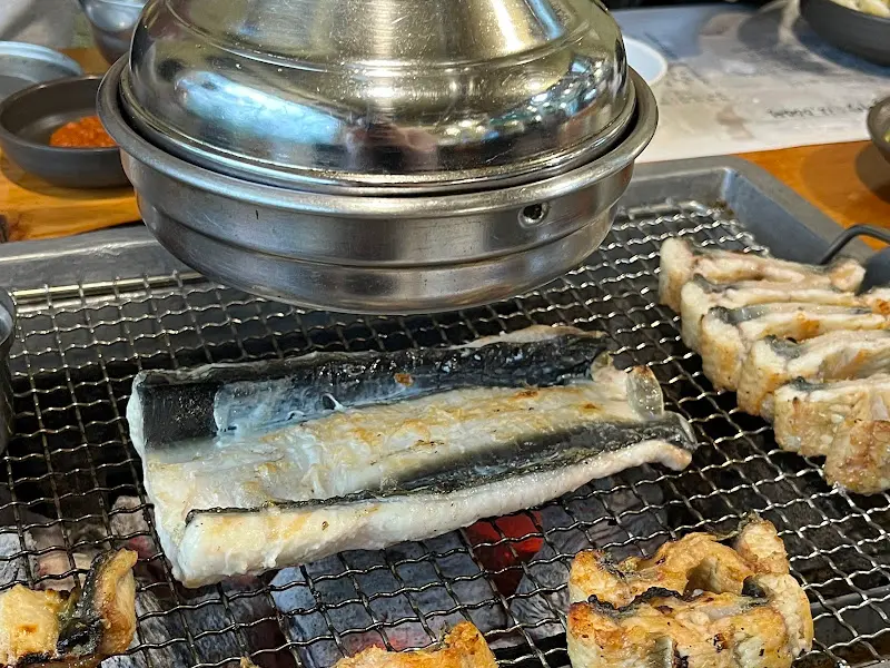 초벌된 장어의 모습