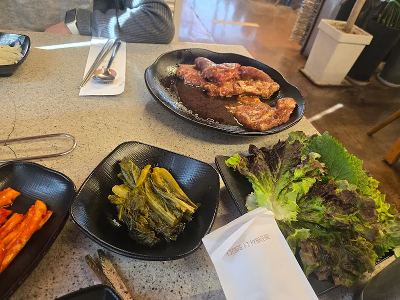 돼지갈비와 밑반찬