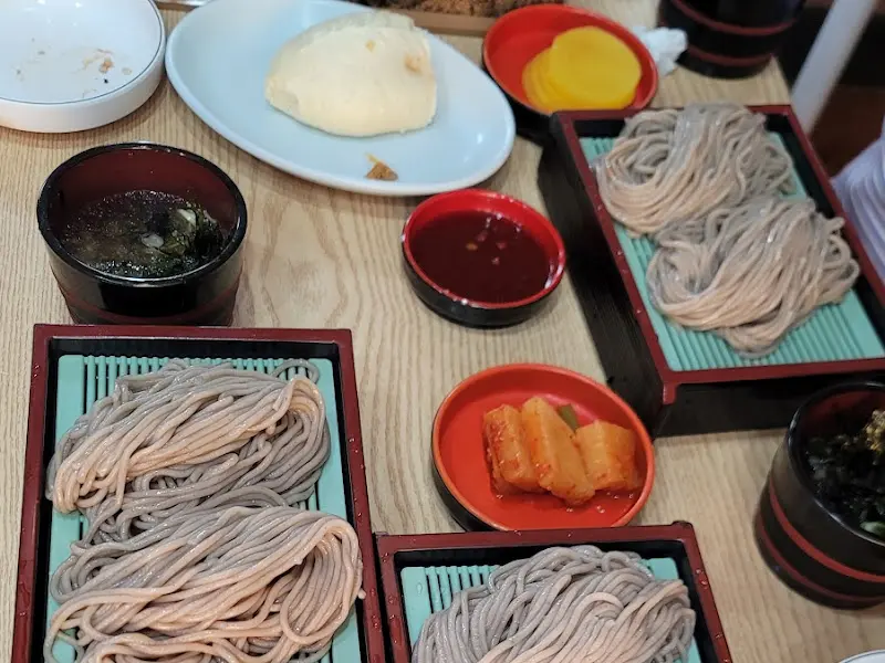 온모밀과 만두 한 상 차림