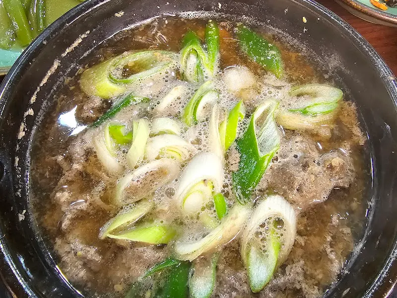 뚝배기에 담겨 보글보글 끓는 뚝배기불고기