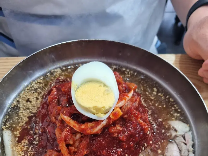 반으로 잘린 삶은 계란