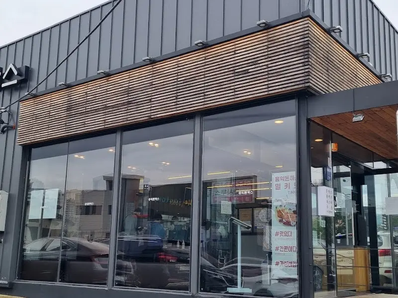 홍익돈까스 외부 전경