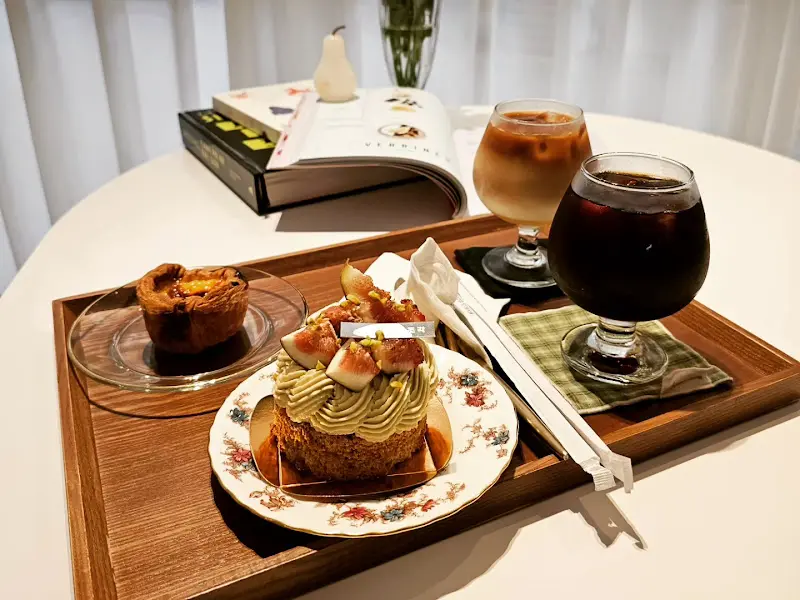 디저트와 음료 전체샷