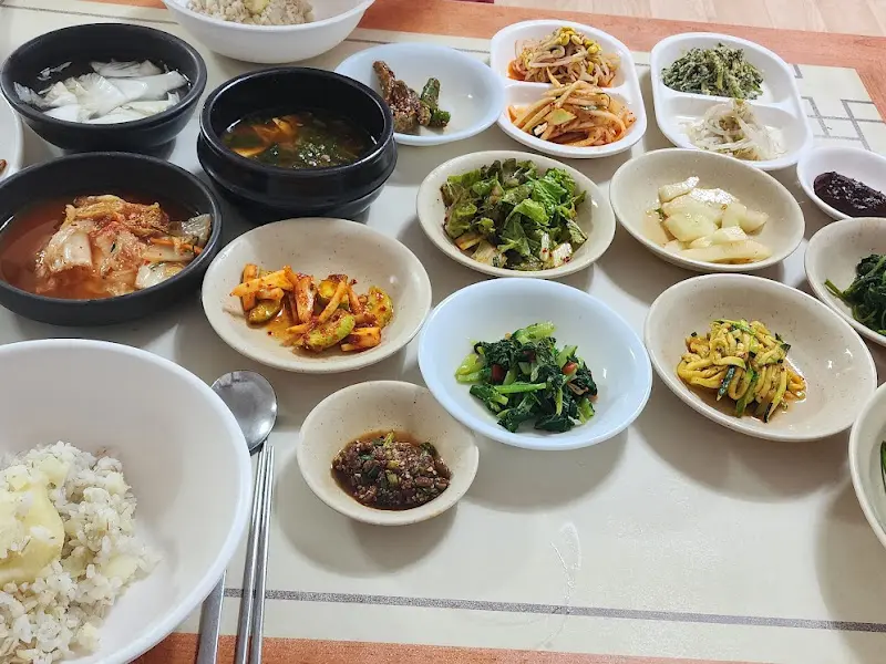 푸짐한 보리밥 한 상 차림