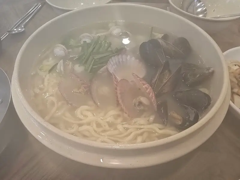 해물칼국수 전체샷