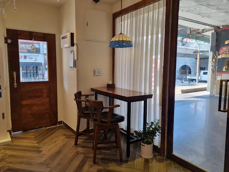 만고쿠 내부 테이블 좌석