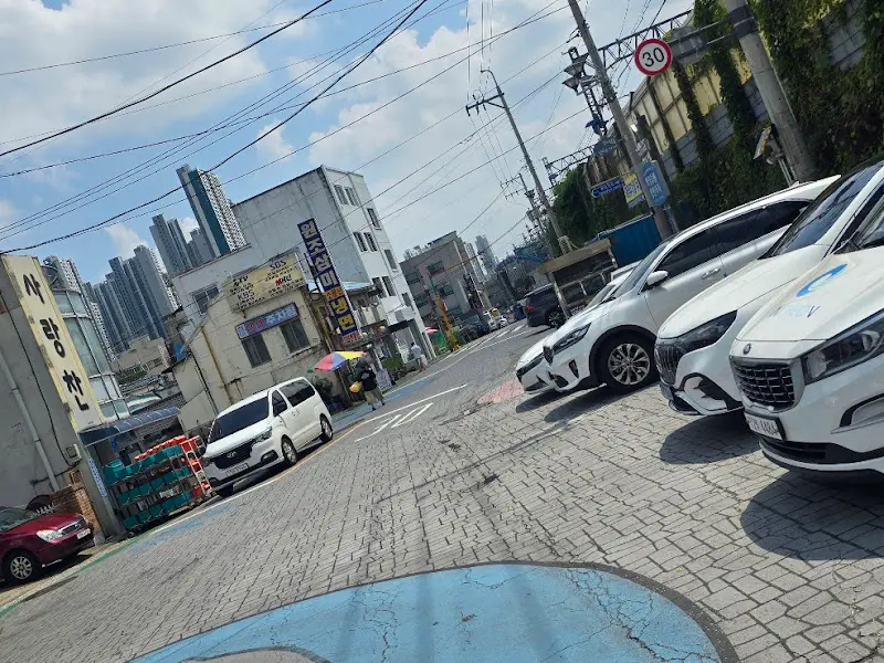 화평동 냉면거리 풍경