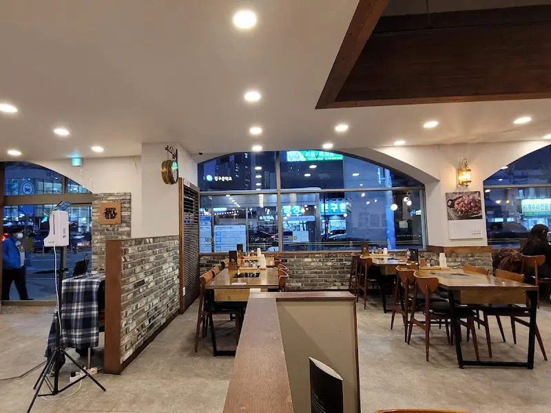 이을 감자탕 내부 전경