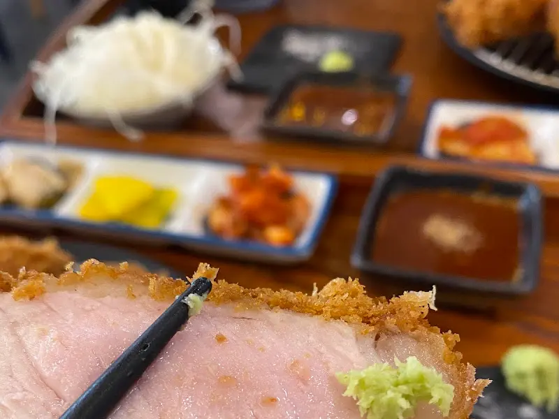 와사비를 곁들인 돈까스