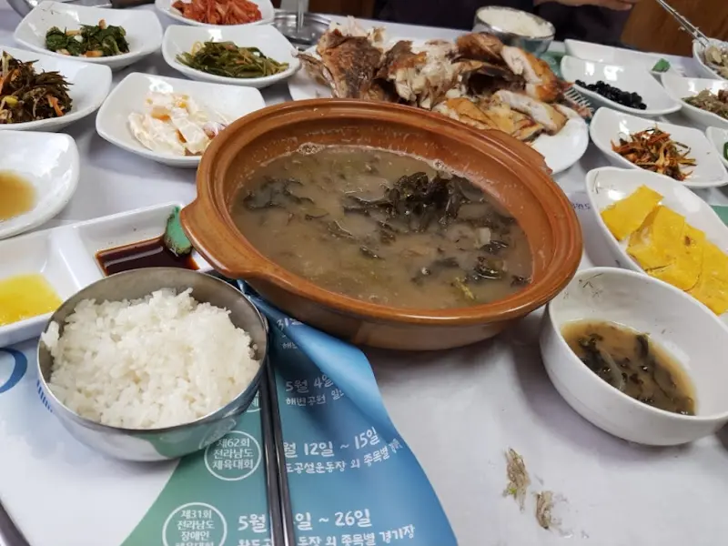 빙그레식당 푸짐한 한상차림