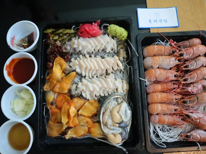 딱새우회와 모듬회