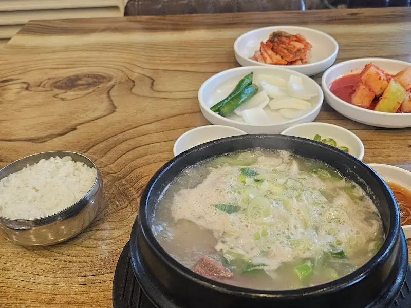 뚝방촌 소머리국밥과 밑반찬