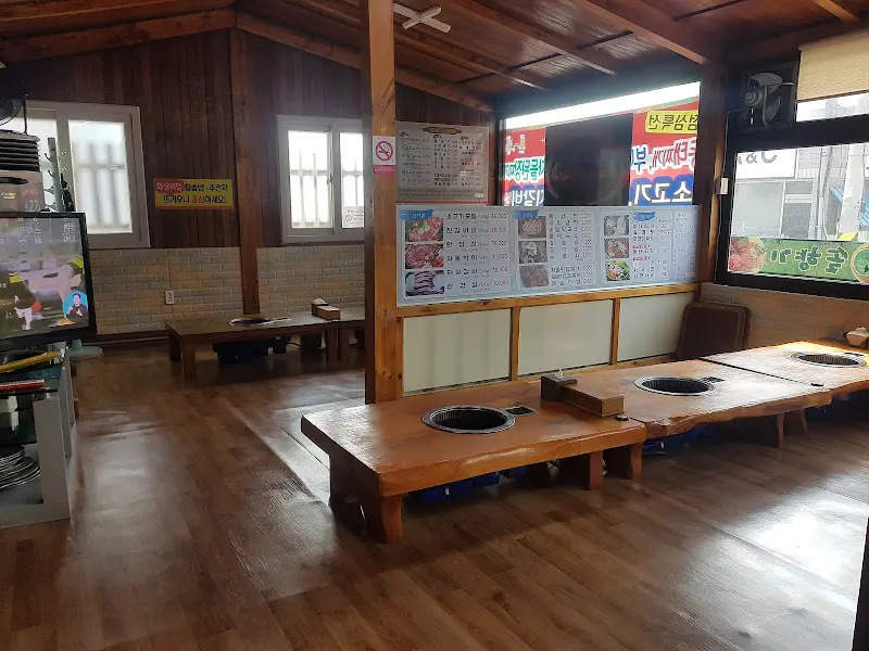 정겨운 식당 내부