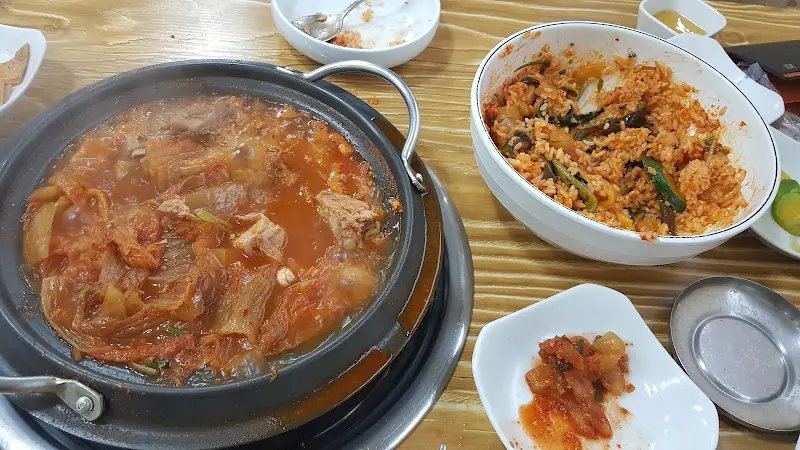 김치찌개와 볶음밥