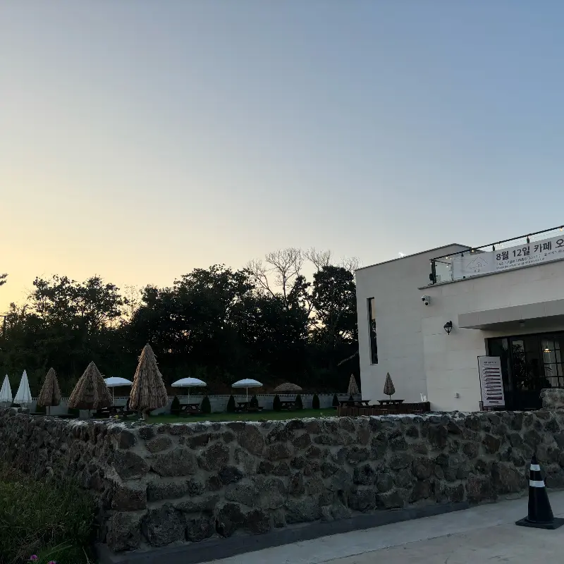 오롬 카페 외부 전경