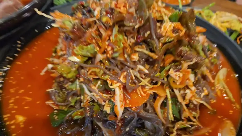 매콤달콤한 양념이 매력적인 막국수