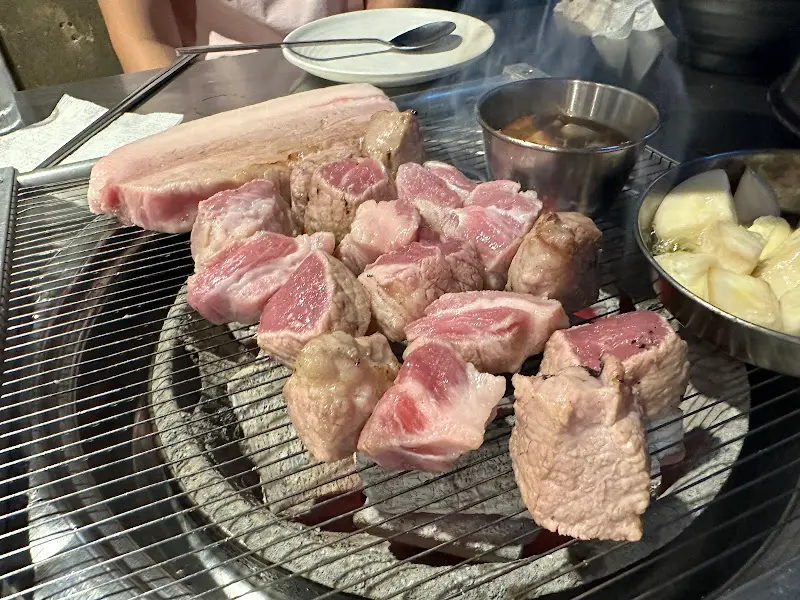 불판 위의 근고기