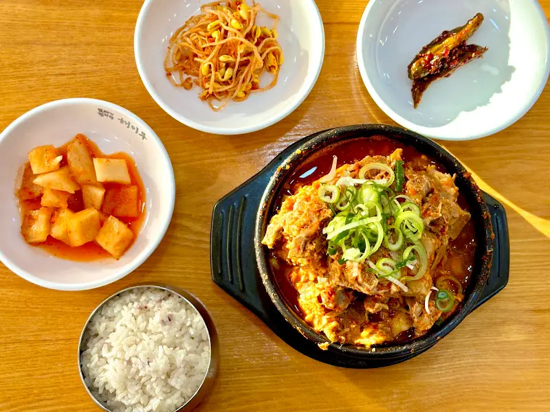 해이루 감자탕 한 상차림