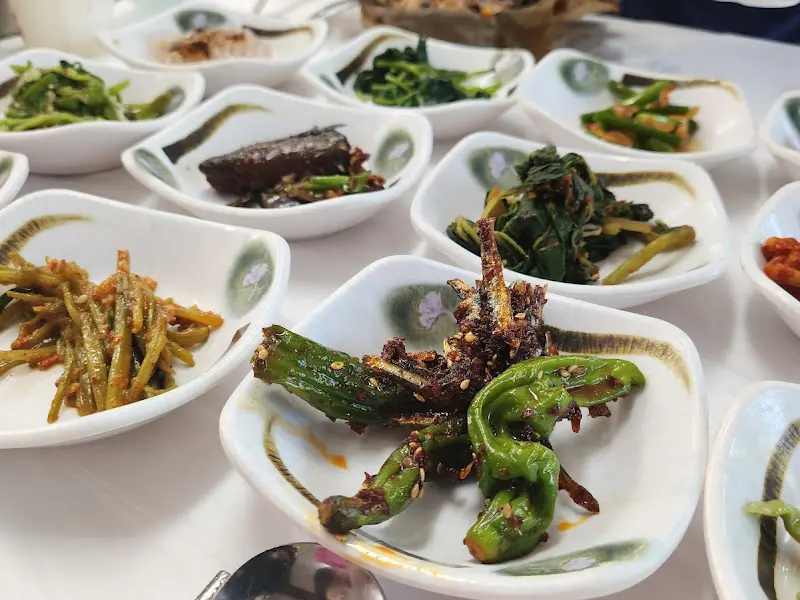 다양한 나물 반찬들