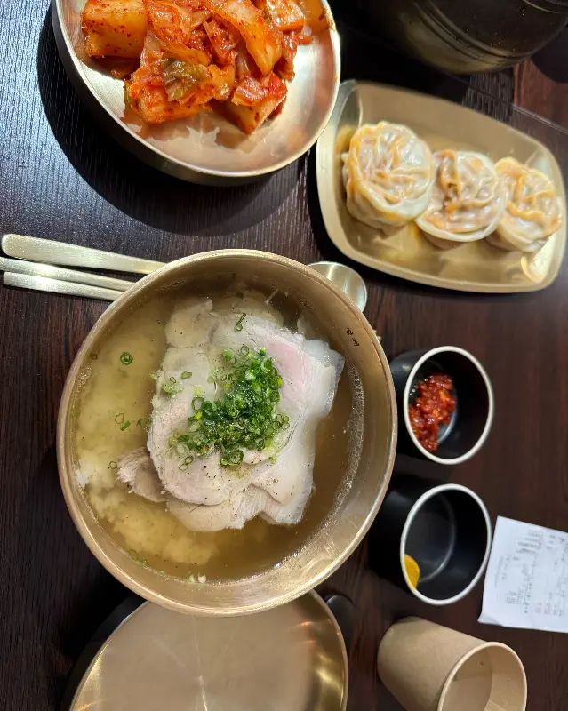돼지곰탕과 김치만두