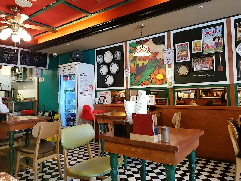 은화수 식당 내부 인테리어