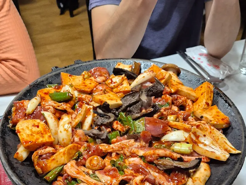 능이버섯오리주물럭 근접샷