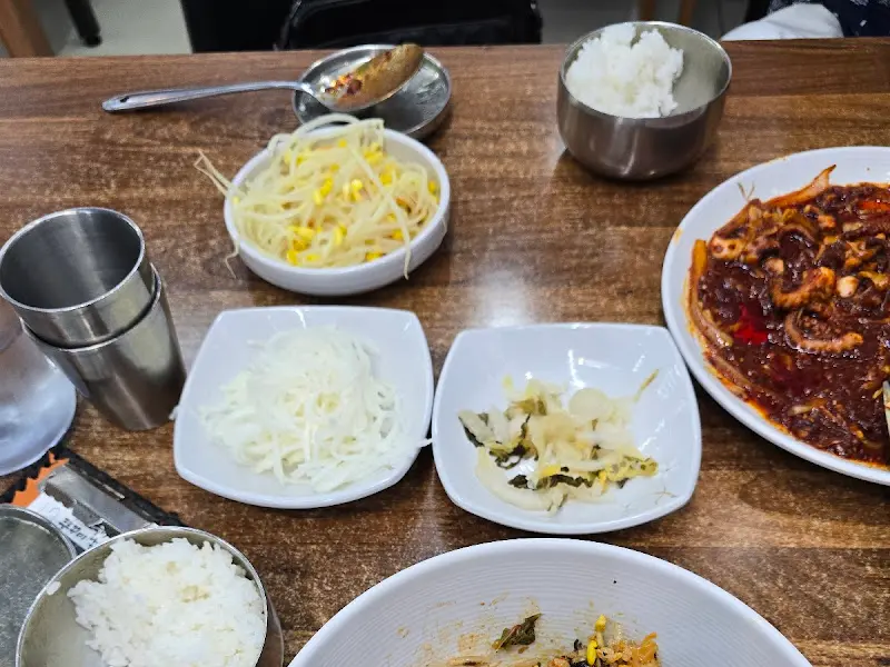 만복이쭈꾸미 테이블 세팅