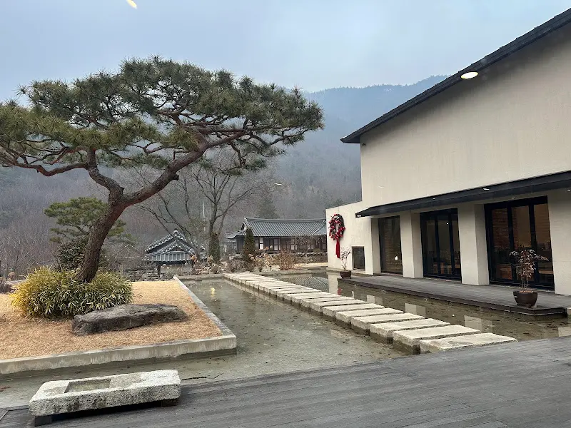 두베카페 외부 풍경