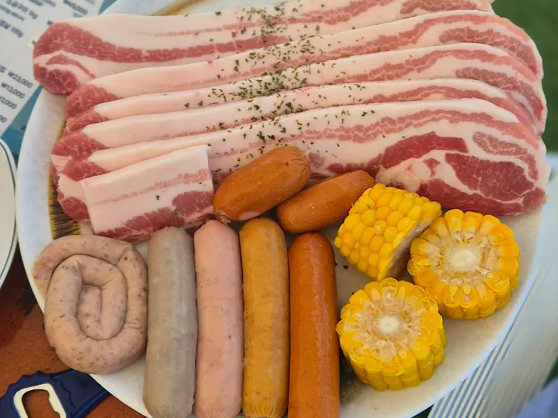 돼지고기와 소세지, 옥수수
