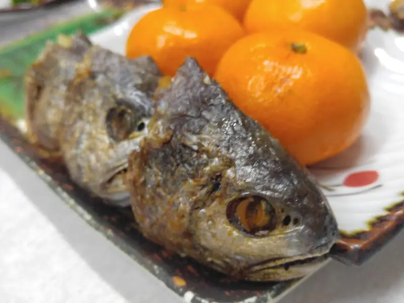 굴비 머리와 귤