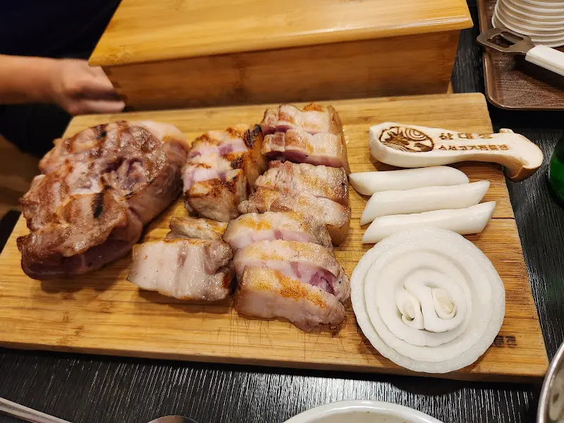 잘 구워진 오겹살